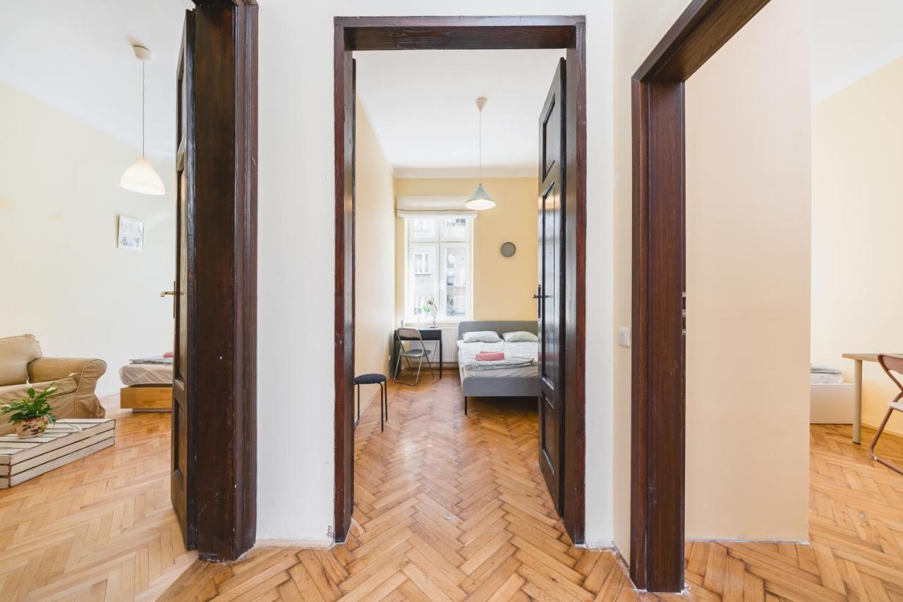 Homely 4 Bedroom Apartment - Old Town - By Upstairs Krakkó Kültér fotó