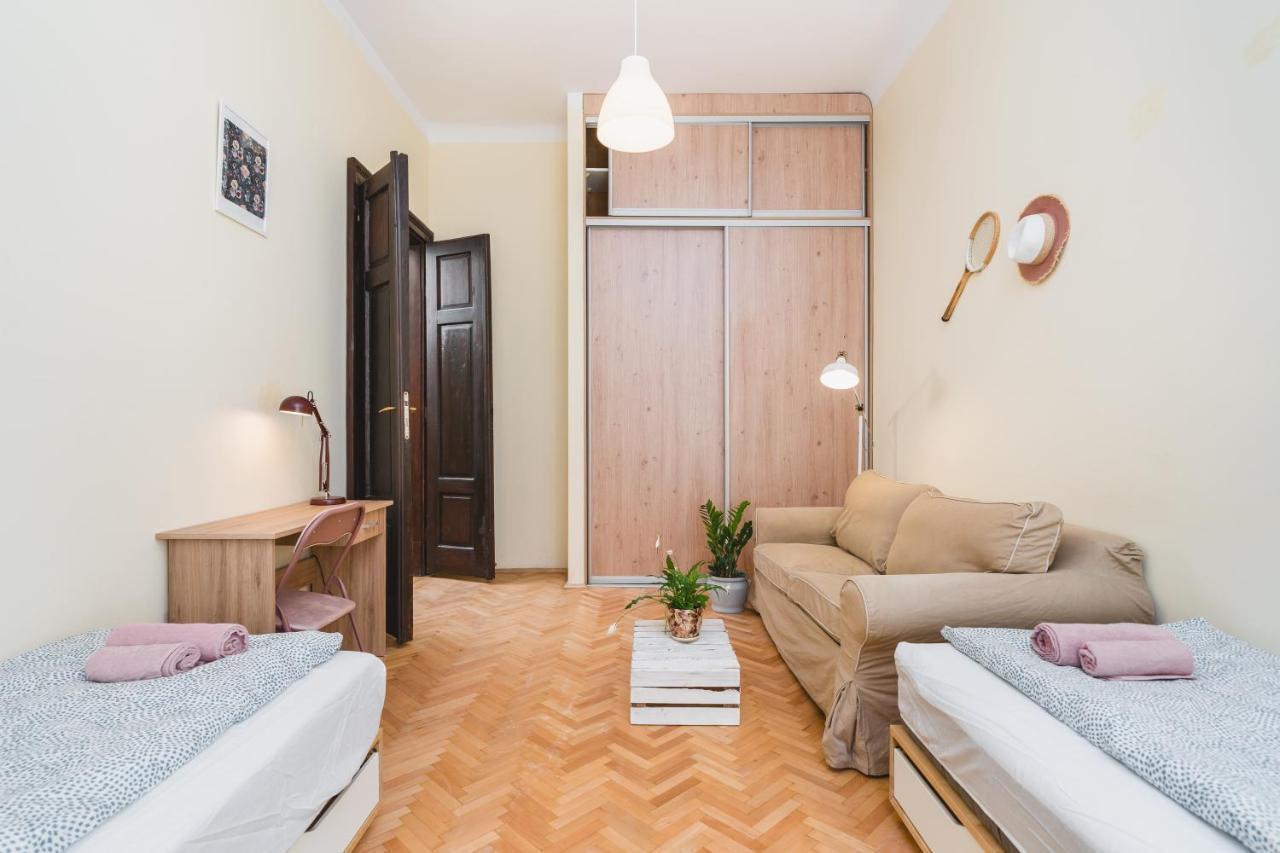 Homely 4 Bedroom Apartment - Old Town - By Upstairs Krakkó Kültér fotó