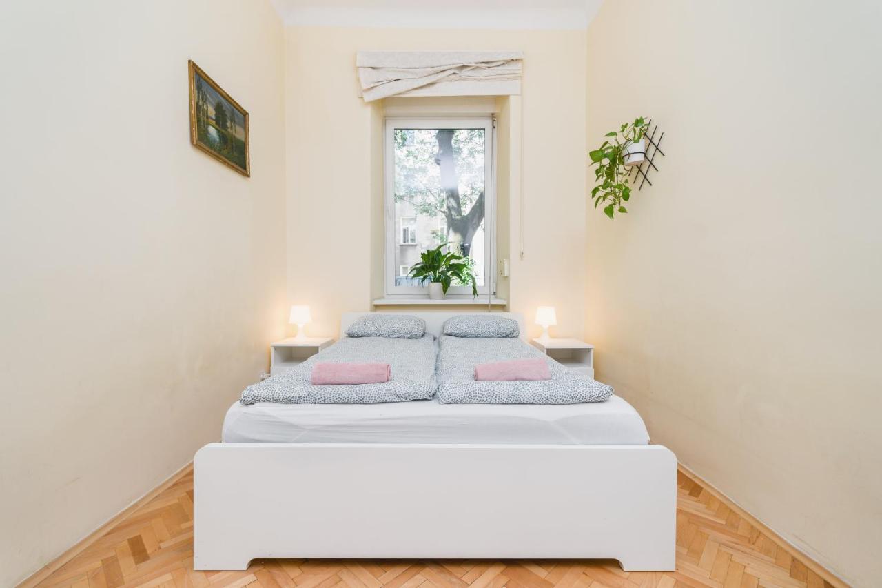 Homely 4 Bedroom Apartment - Old Town - By Upstairs Krakkó Kültér fotó