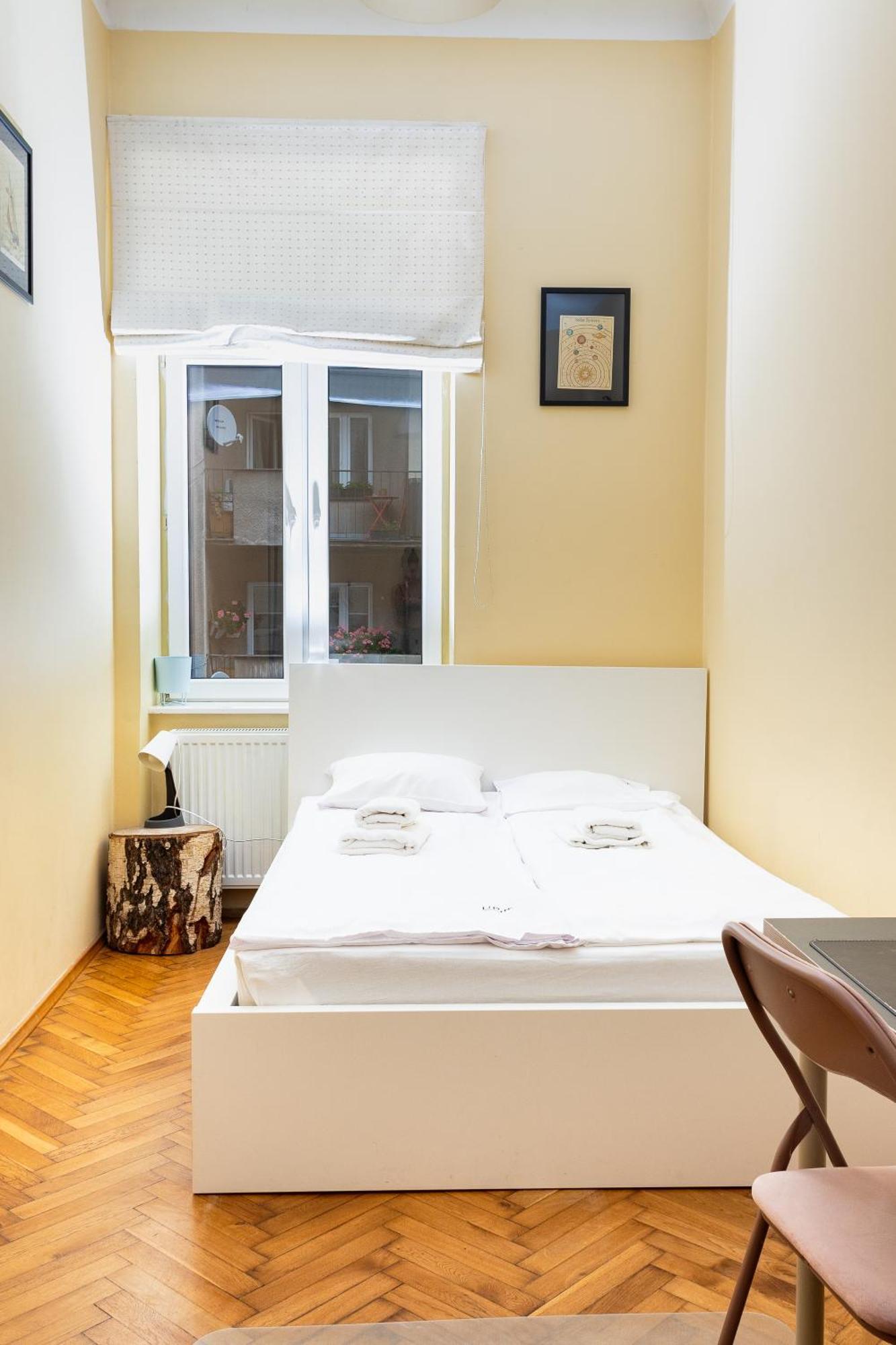 Homely 4 Bedroom Apartment - Old Town - By Upstairs Krakkó Kültér fotó